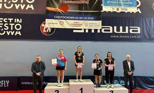 Zdjęcie zwycięzców na podium