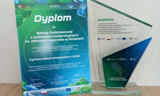 Zdjęcie dyplomu i nagrody Cyfrowa Szkoła Wielkopolsk@ 2030 – wielki finał 