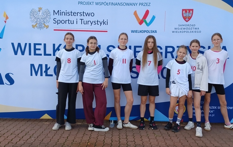 Uczennice szkoły z Piasków zdobyły brąz w biegach przełajowych