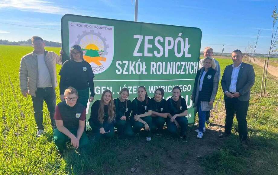 Nowe drzewa miododajne w Gminie Piaski